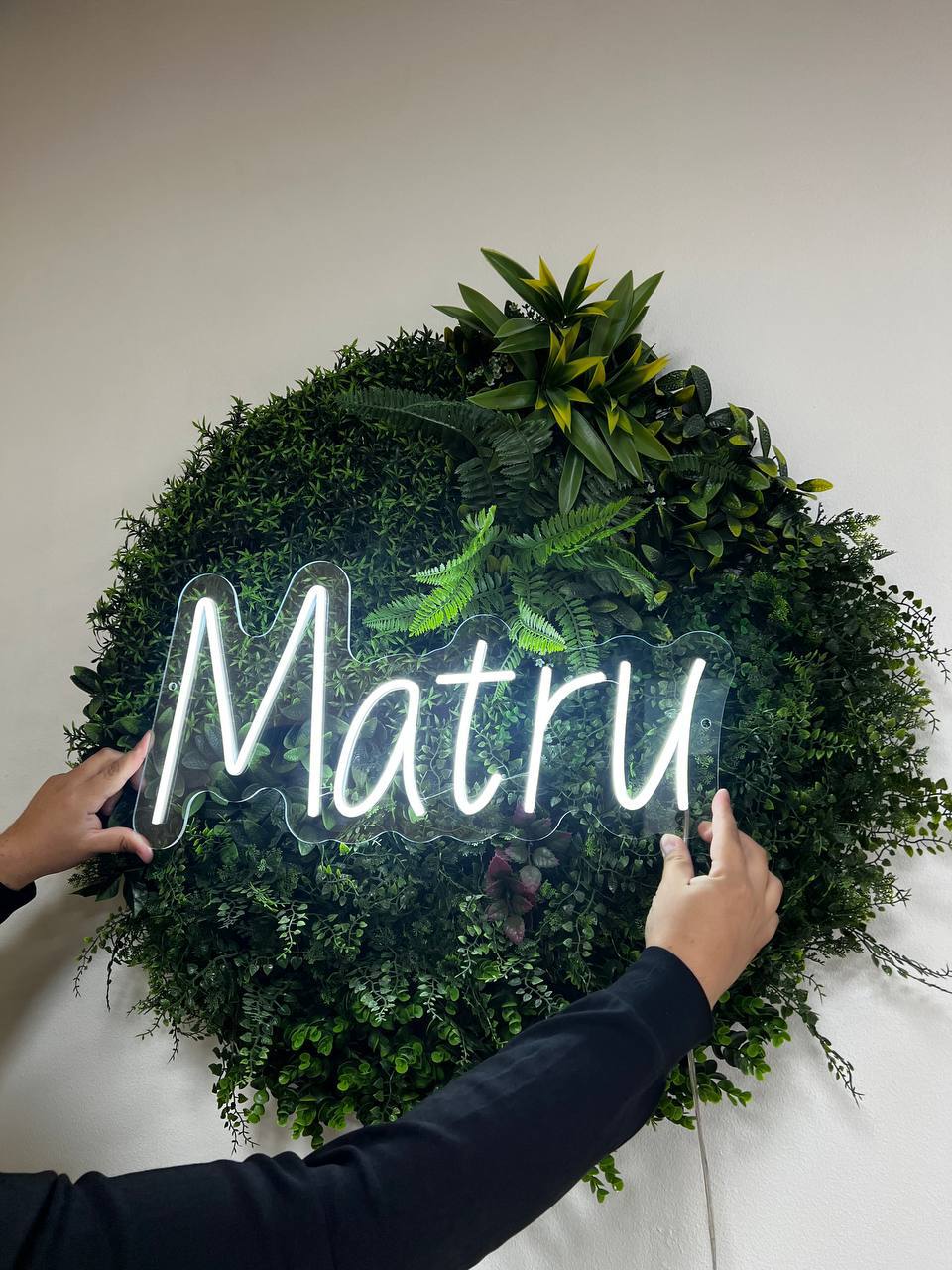 Wykonanie neonów na zamówienie – produkcja neonów reklamowych